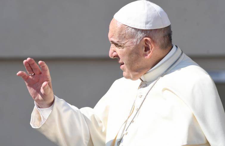 Papa Francesco un po' di raffreddore, impegni confermati