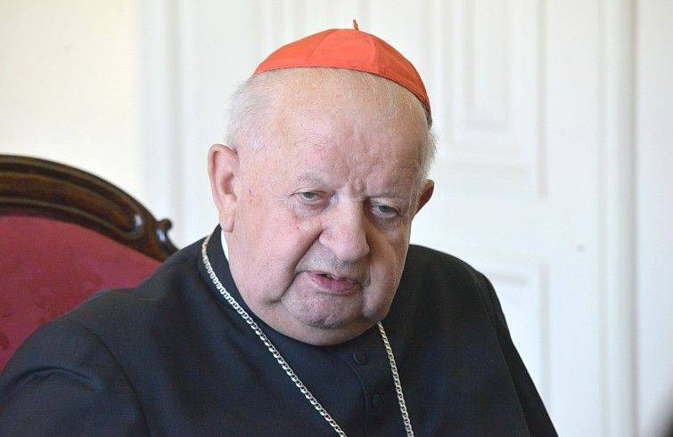 Nella foto il cardinale Dziwsz, già segretario di papa Giovanni Paolo II