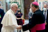 Un momento dell'udienza del vescovo di Ravenna col Papa dello scorso ottobre a Roma