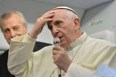 Unioni omosessuali, papa Francesco: giusto dare copertura legale