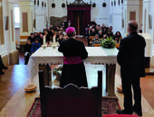 vescovo douglas in una parrocchia (foto archivio)