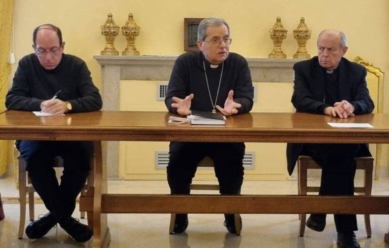 Da sinistra: monsignor Diaco, il vescovo Regattieri e monsignor Amaducci (foto: Sandra e Urbano, Cesena)