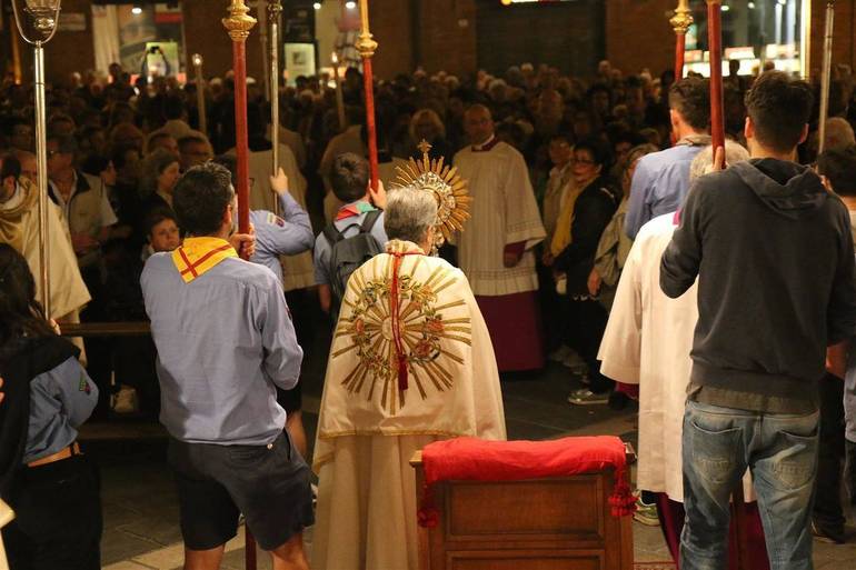Uno scatto della processione del Corpus Domini, con il vescovo Douglas, nel 2016 - Foto PG Marini