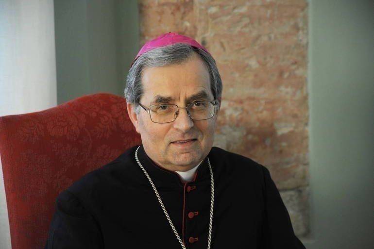 Nella foto, il vescovo di Cesena-Sarsina, monsignor Douglas Regattieri
