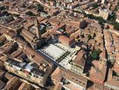 La Cattedrale di Cesena con la piazza della Libertà rinnovata. Foto Giuseppe Mariggiò