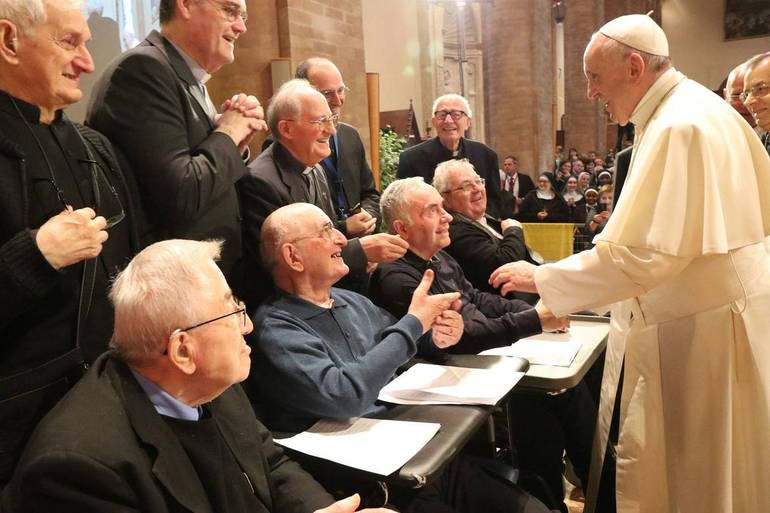Foto Pier Giorgio Marini. Il Papa a Cesena il primo ottobre 2017 con i preti ospiti del "Don Baronio"