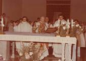 25 settembre 1976, vescovo Gianfranceschi ordina sacerdoti don Claudio Turci e don Walther Amaducci