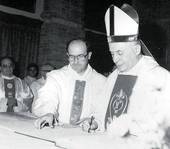 Monsignor Luigi Amaducci con don Ezio Ostolani