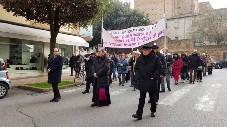 Un'immagine della marcia della pace di oggi, nella foto di Pier Giorgio Marini