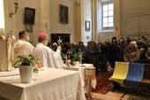 Il vescovo Douglas con il Papa per la preghiera di consacrazione a Maria