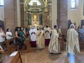 Nella foto, la processione introitale di questa mattina, per la solennità di San Giovanni Battista, patrono di Cesena e della Cattedrale