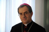 Nella foto il vescovo Douglas Regattieri. Foto Sandra e Urbano