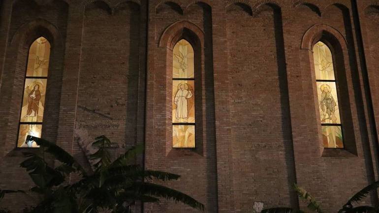 Nella foto d'archivio, le nuove vetrate della Cattedrale di Cesena