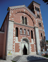 Nella fotografia, la facciata della chiesa parrocchiale di Borello