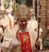 Il vescovo Douglas (foto archivio Marini)