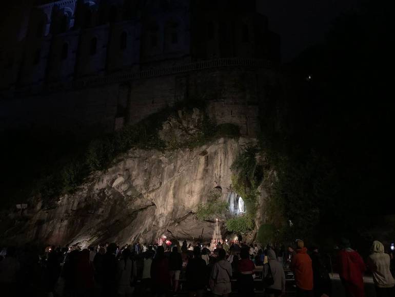 La grotta di Lourdes, in Francia