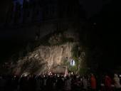 La grotta di Lourdes, in Francia
