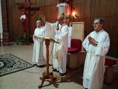 Da sinistra, monsignor Walter Amaducci, don Derno Giorgetti e il vescovo Douglas