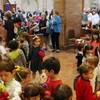 Bimbi del Sacro Cuore portano i fiori alla Madonna del Duomo - Foto Sandra e Urbano (13)