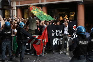 Comizio Salvini pro Andrea Rossi - Foto Urbano (43) contestatori