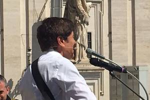 In attesa di papa Francesco (10) - Gianni Morandi canta Romagna mia
