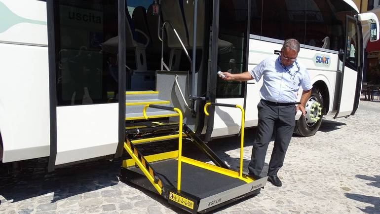 I nuovi bus hanno la pedana per i disabili, ma le fermate?