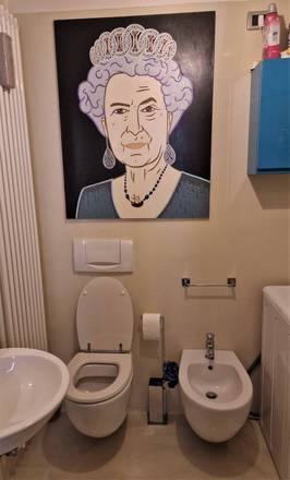 La regina in bagno