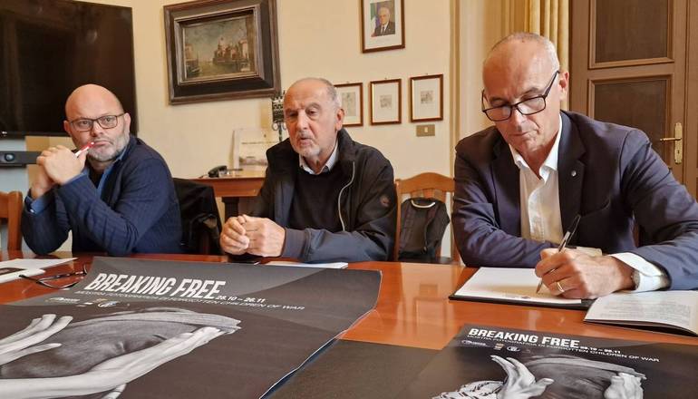 In conferenza stampa, da sinistra: Cortesi, Verona e Marinelli