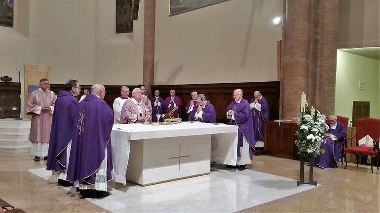Cardinale Bassetti celebra in Cattedrale