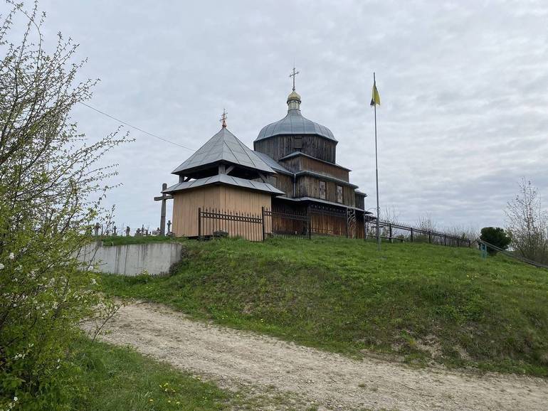 chiesa paese interno.ucraina.13.4.2024