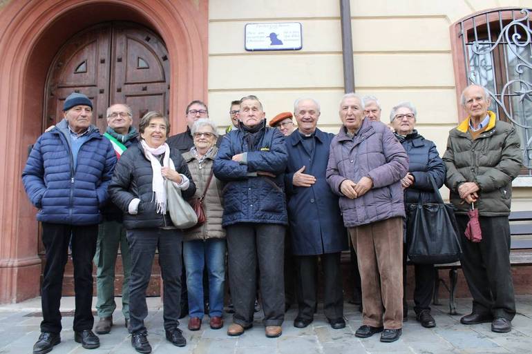 Montiano, 17 novembre 2018, foto di gruppo davanti alla targa