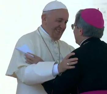 Saluto vescovo e papa