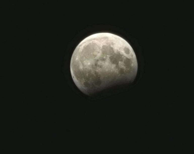 eclissi parziale luna.lia briganti.28.10.2023