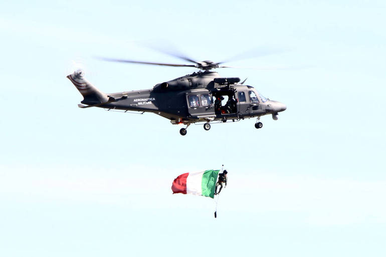 elicottero_bandiera