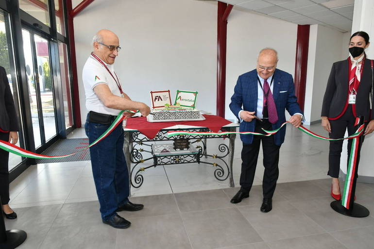 Taglio del nastro con German Efromovich (Non Executive President di Aeroitalia) e Giuseppe Silvestrini (Presidente F.A. - Forlì Airport)