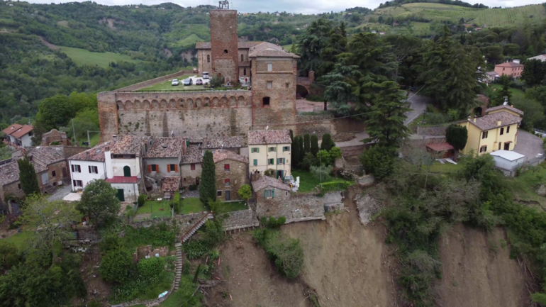 Frana sotto al castello di Sorrivoli (foto col drone, Marco Rossi)