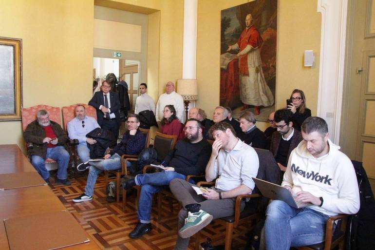 In sala, giornalisti e simpatizzanti (foto: Sandra e Urbano, Cesena)