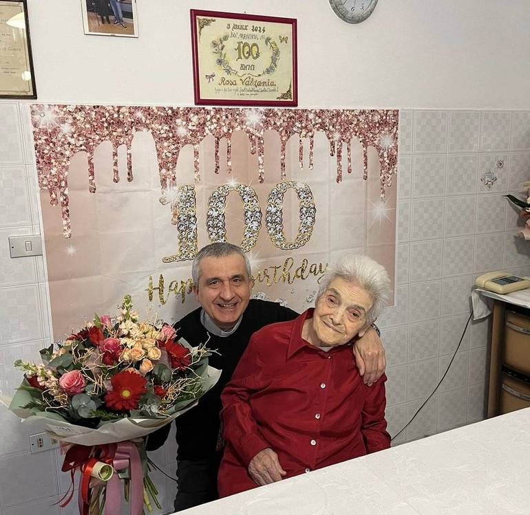 nonna rosa con don stefano pasolini.5.4.2024.100 anni