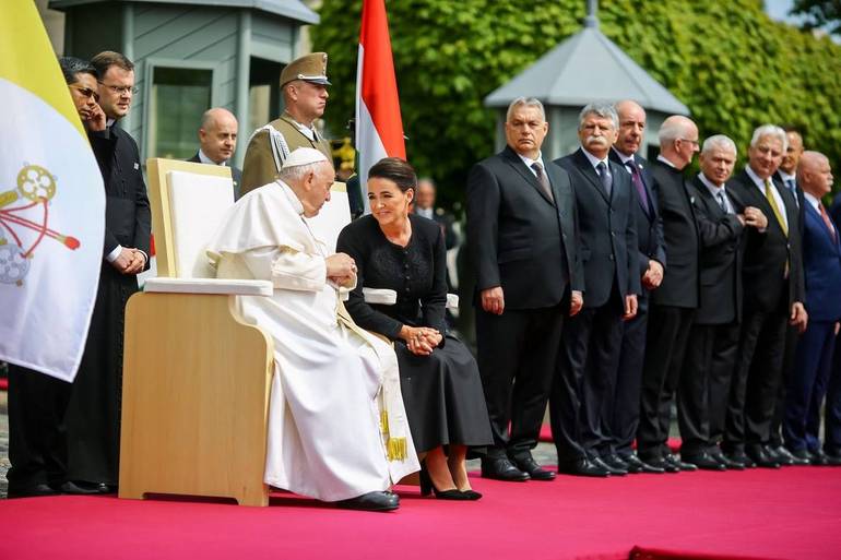 papa e la presidente katalin novak2