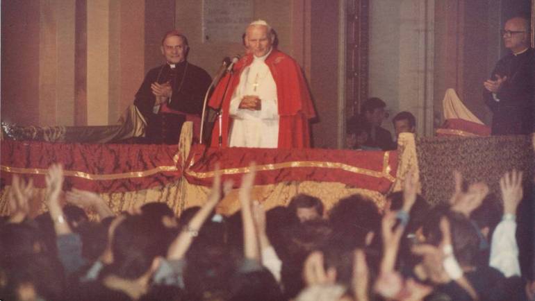 Papa Giovanni Paolo II al Monte, nel 1986, al termine del pellegrinaggio mariano