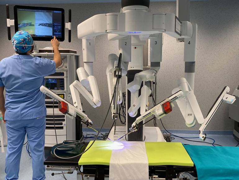 Il robot chirurgico "Da Vinci Xi"