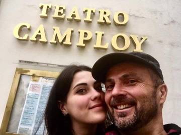 I Gori davanti al Teatro Camploy di Verona