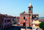 La chiesa parrocchiale di Montiano, in una foto d'archivio