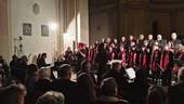 Un immagine del concerto svoltosi ieri nella chiesa parrocchiale di Gambettola con la corale "Antonio Vivaldi". In primo piano, Angela Mazza, soprano