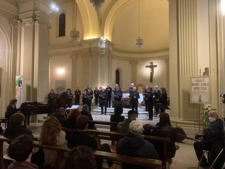 Ieri sera nella chiesa parrocchiale di Gambettola si è tenuta l'esibizione della corale "Antonio Vivaldi" diretta da Rosita Pavolucci