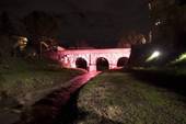 Ponte romano in rosa
