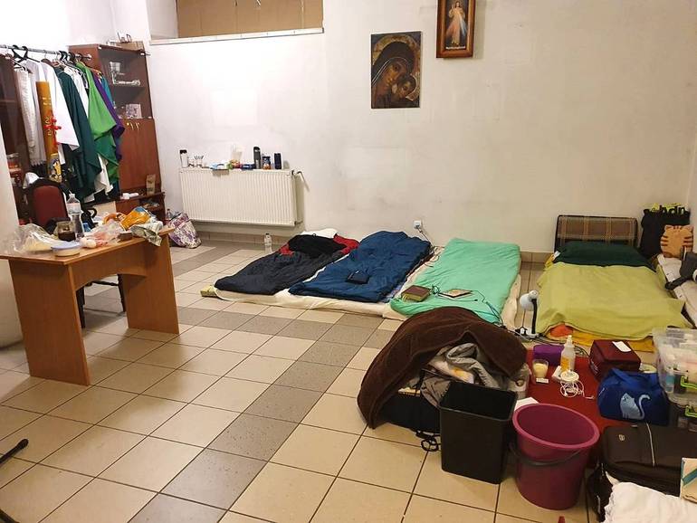 Sistemazione per rifugiati nel seminterrato di una chiesa a Kiev (foto Sir)