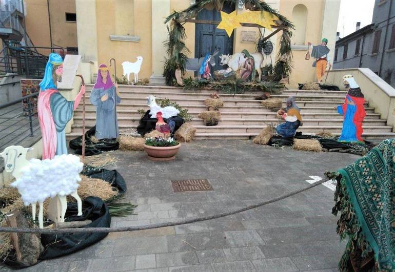 Montiano, presepe sulla scalinata del centro culturale "San Francesco"