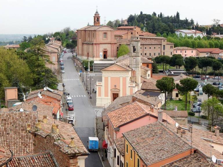 Il centro di Longiano visto dall'alto. Foto archivio Corriere Cesenate