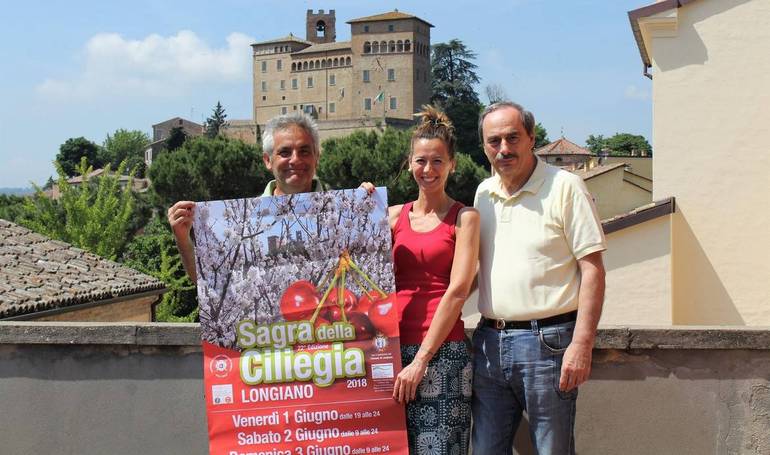 da sinistra: Sauro Antolini (presidente Pro loco), Manuela Bianchi (segretario Pro loco), Attilio Maroni (assessore al turismo)